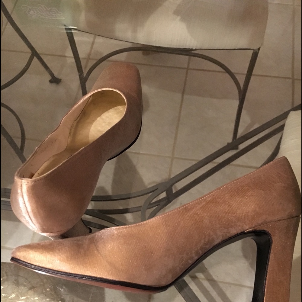 Stuart Weitzman 3 1/2” Block Heels. Size 7 B.